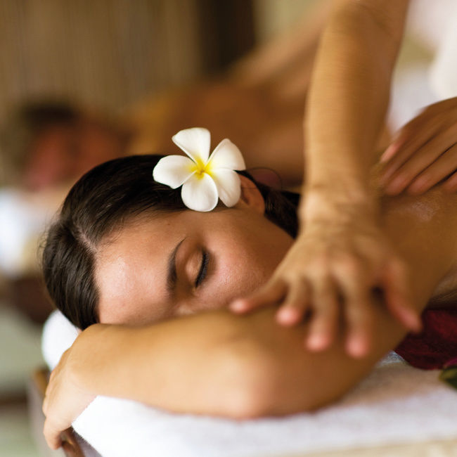 Wellnessmassage mit Aromaölen