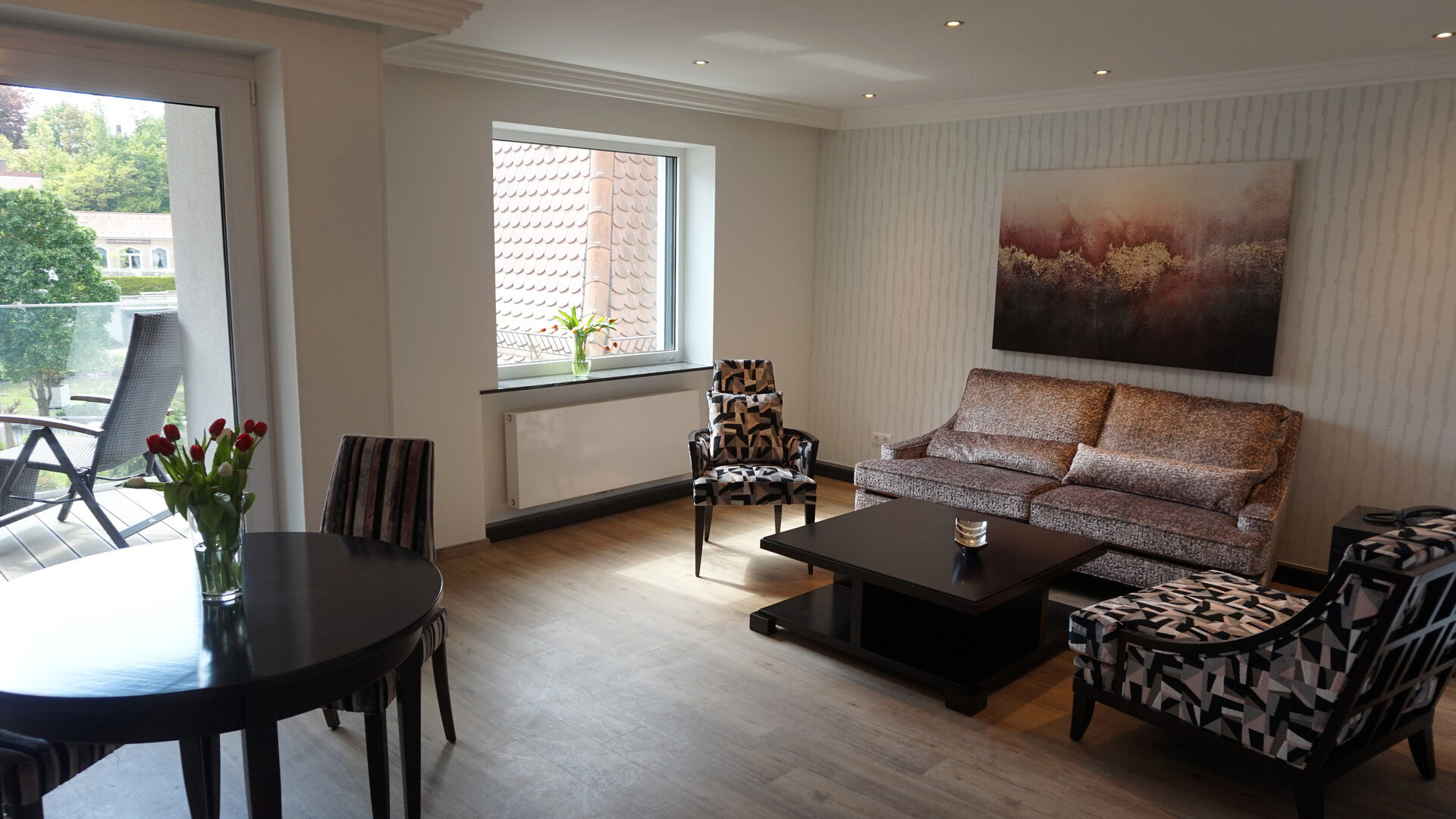 Der Wohnbereich eines Appartements der Kategorie 1 mit der Couchecke.